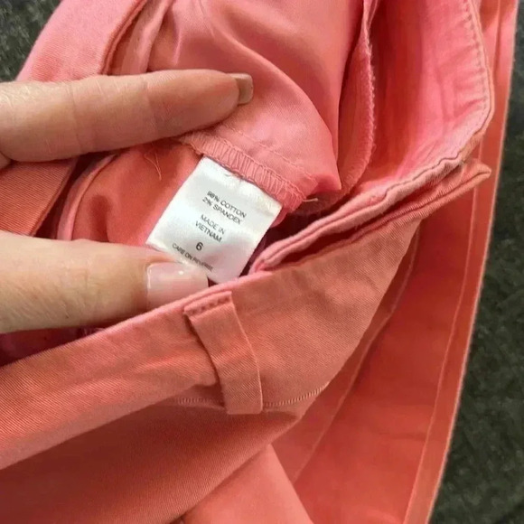 Size 6 pink New York & Co shorts 4” inseam - Picture 4 of 5
